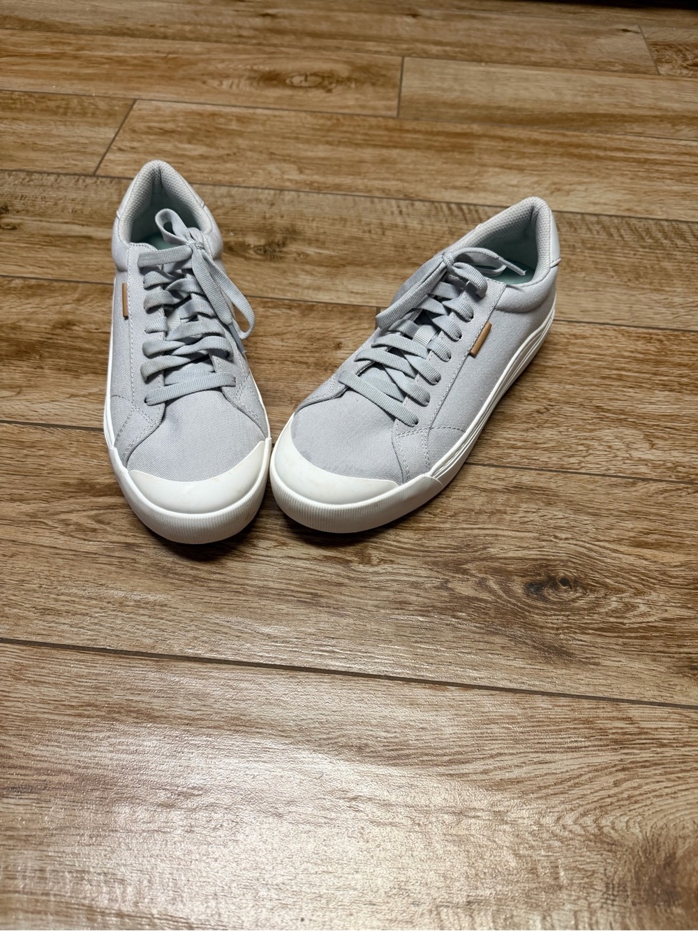 Dr. Scholl's Light Gray Low-Top Sneakers